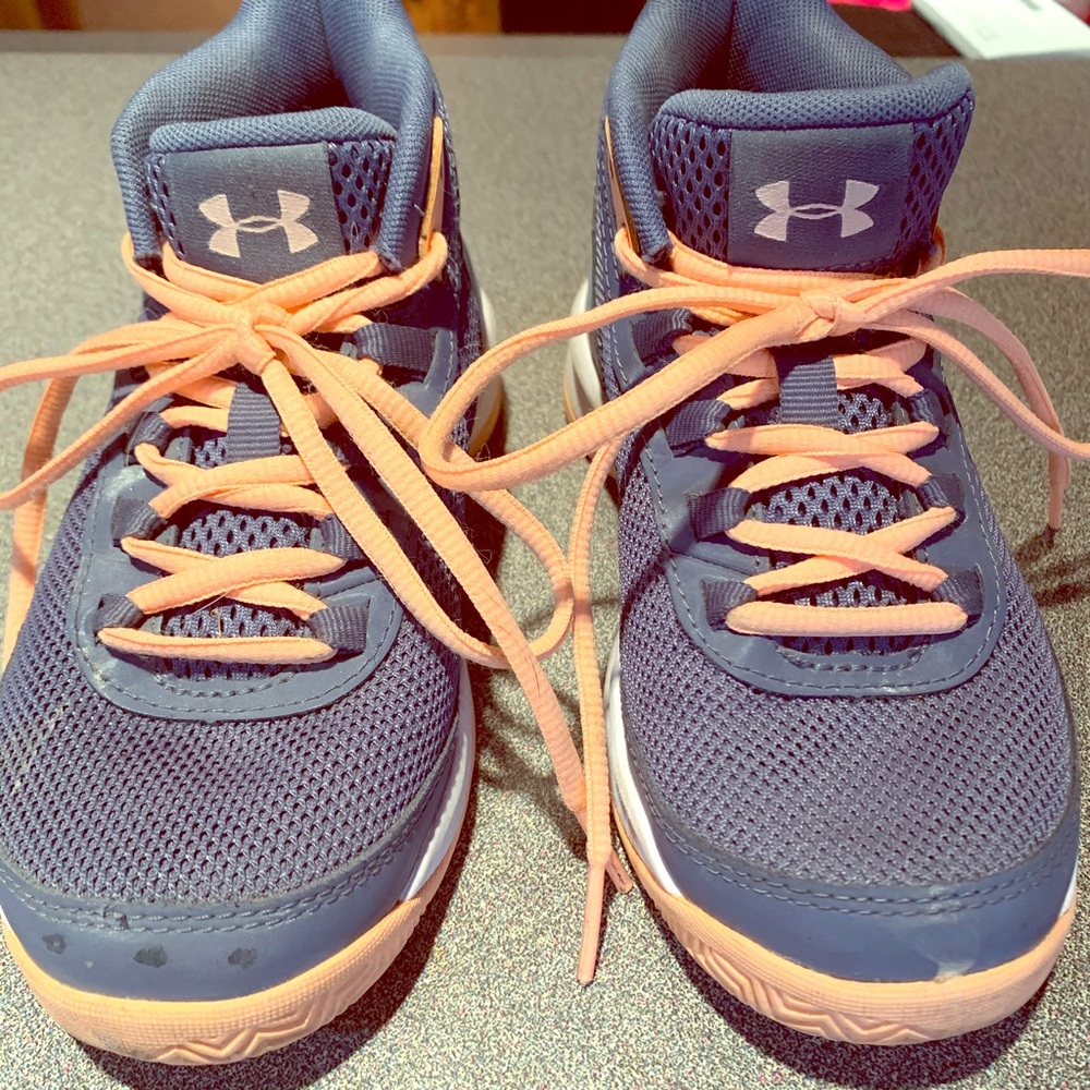 Kids under armour basketball shoe - Picture 1 of 4